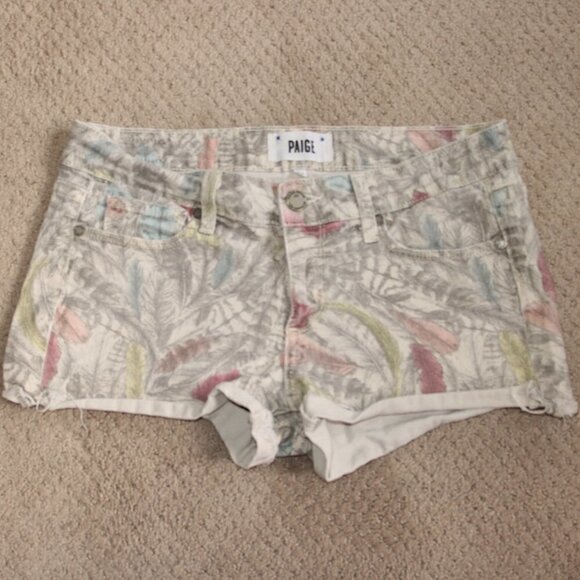3/$30 PAIGE Leaf Patterned Denim Shorts Size 27 - Picture 1 of 4